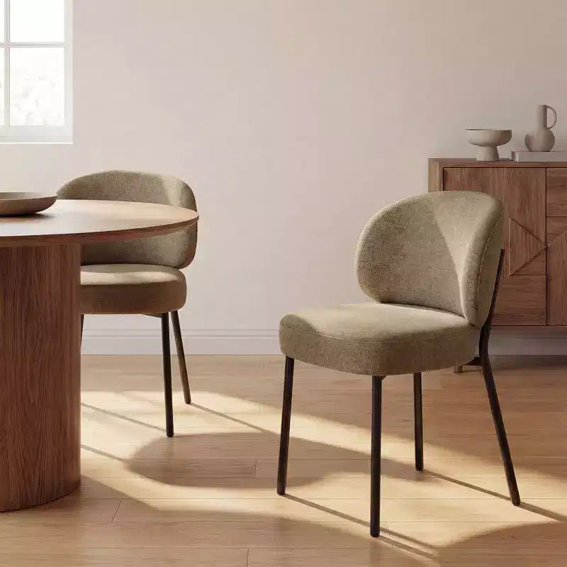 Chaise de salle à manger sans accoudoirs avec dossier incurvé et pieds en métal