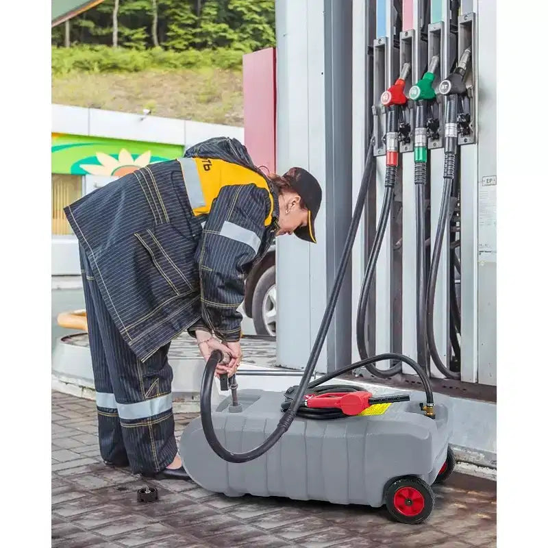 Réservoir d'essence portable de 16 gallons, pompe de transfert manuelle robuste, tuyau de 10 pieds, roulettes anti-fuite, chariot à carburant pour tondeuses à gazon, tracteurs, bateaux, souffleuses à neige