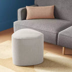 Pouf en velours côtelé triangulaire - Room Essentials