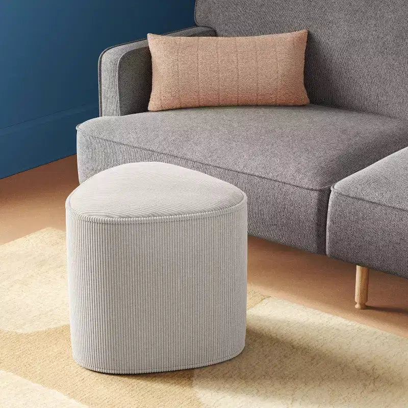 Pouf en velours côtelé triangulaire - Room Essentials